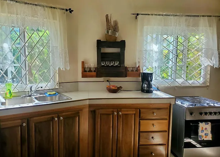 Sunbreeze - A Spacious, Homely Apartamento Ocho Ríos