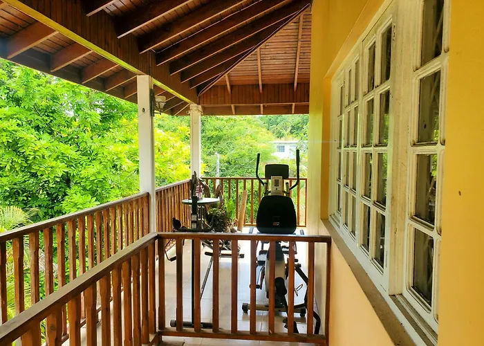 Sunbreeze - A Spacious, Homely Apartamento Ocho Ríos